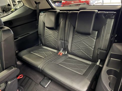 Used 2024 Volkswagen Atlas SE w/ Panoramic Sunroof Package image 16