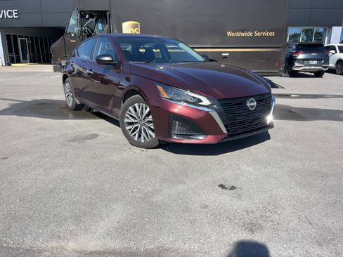 Used 2024 Nissan Altima 2.5 SV AWD/4WD image 1