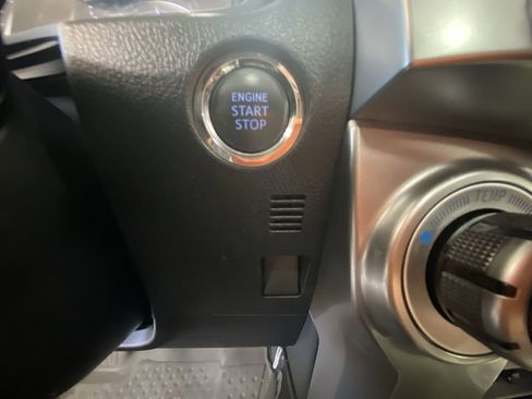 Used 2022 Toyota 4Runner Limited AWD/4WD image 24