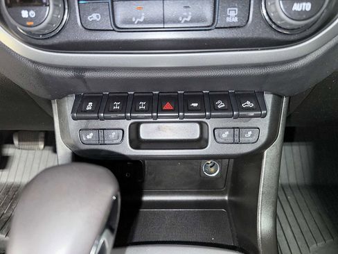 Used 2022 Chevrolet Colorado ZR2 w/ ZR2 Dusk Special Edition image 31