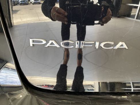 Used 2025 Chrysler Pacifica Select FWD image 19