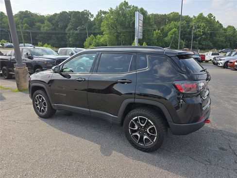 Used 2025 Jeep Compass Trailhawk w/ Trailhawk Elite Group AWD/4WD image 5