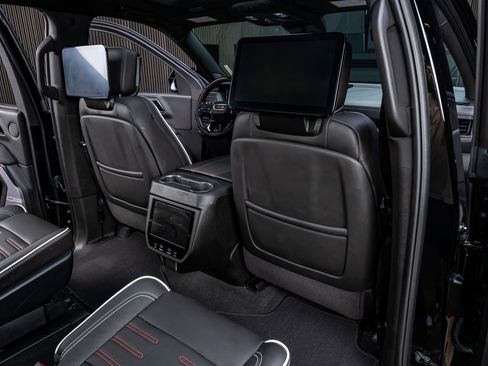 Used 2025 GMC Yukon XL AT4 Ultimate AWD/4WD image 32