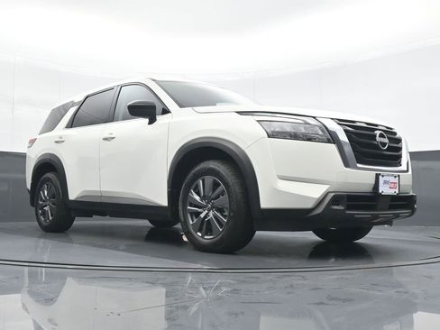 Used 2024 Nissan Pathfinder S image 24