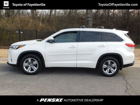 Used 2018 Toyota Highlander Limited image 2