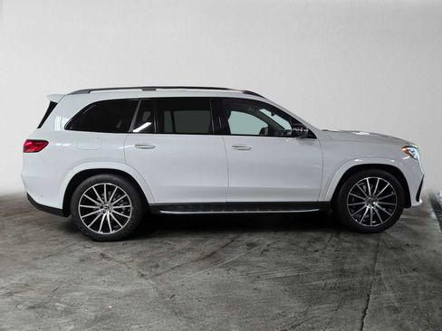Used 2024 Mercedes-Benz GLS 580 4MATIC image 2