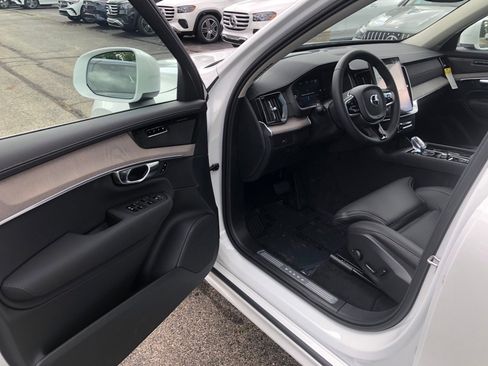 New 2026 Volvo XC90 B5 Ultra w/ Protection Package Premier image 11