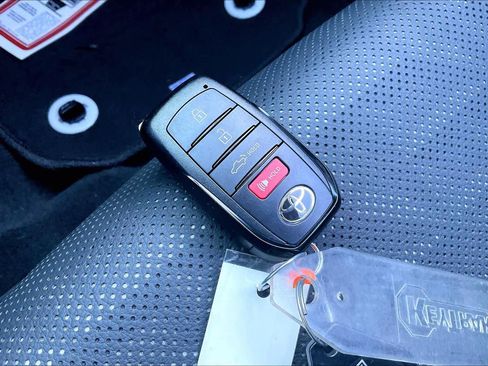 New 2025 Toyota Tacoma TRD Off-Road image 15