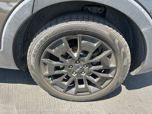 Used 2022 Kia Telluride SX w/ SX Prestige Package AWD/4WD image 3