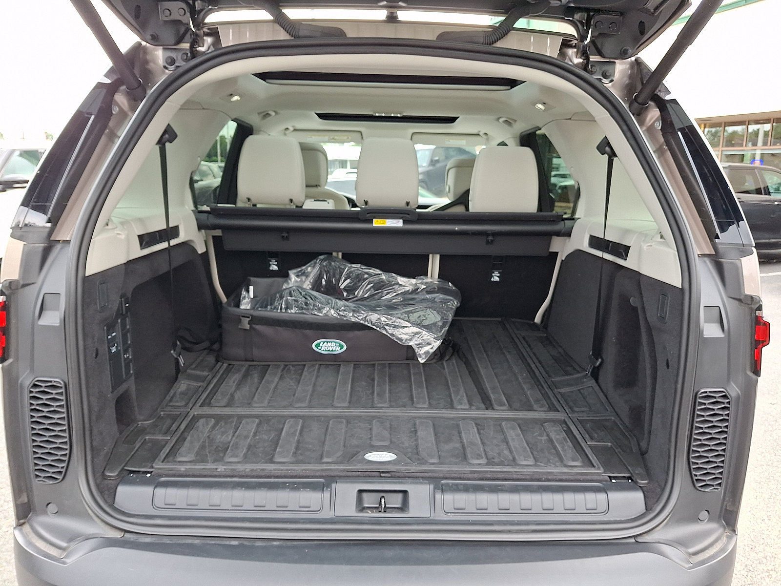Certified 2026 Land Rover Discovery S AWD/4WD image 21