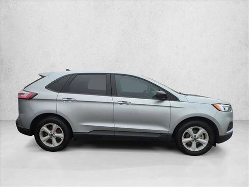 Used 2020 Ford Edge SE image 4