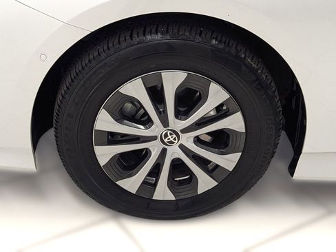 Used 2022 Toyota Prius Prime Limited image 9