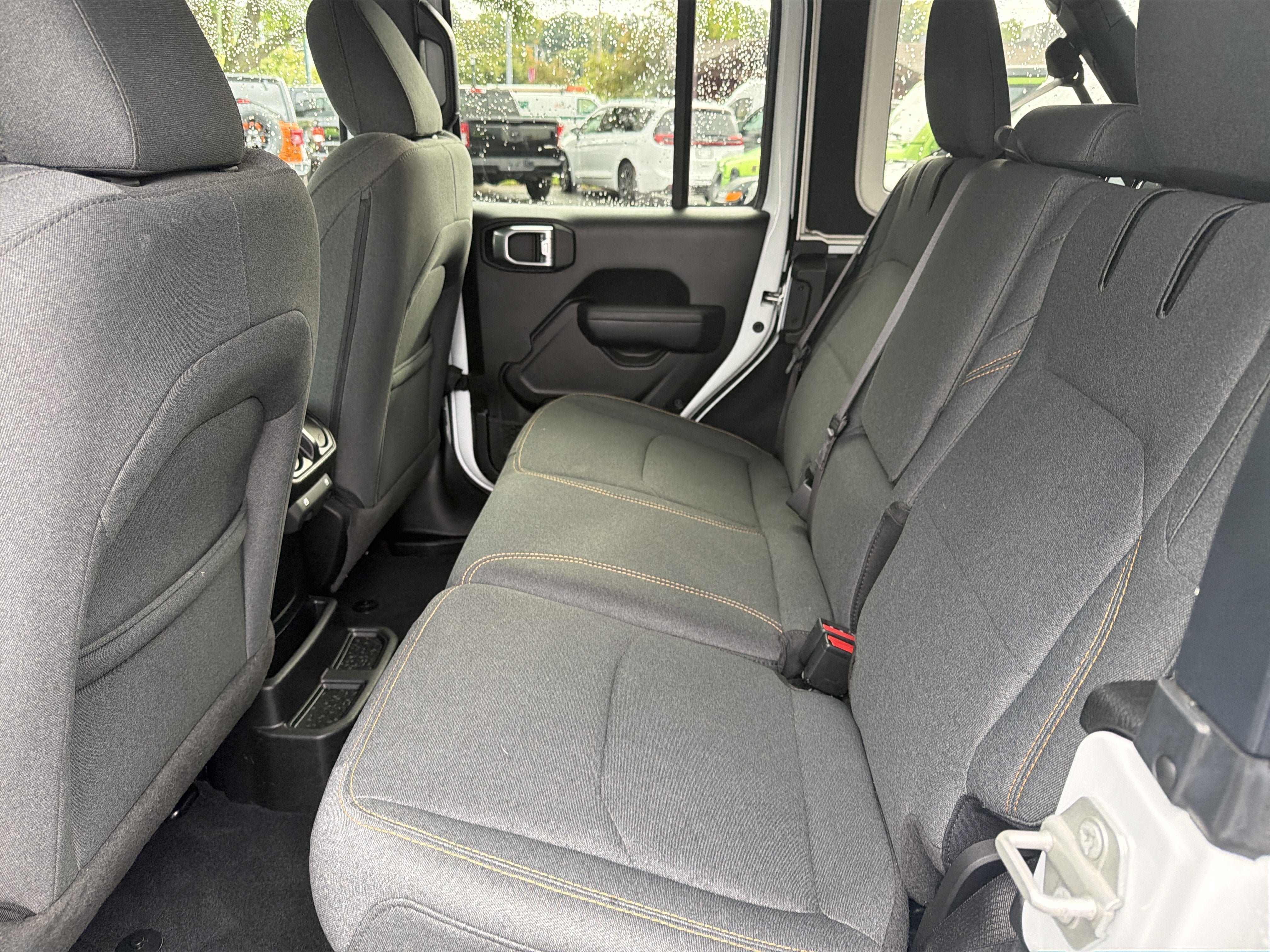 Used 2024 Jeep Wrangler Unlimited AWD/4WD image 26