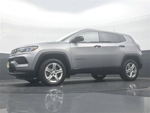 Used 2023 Jeep Compass Sport image 30