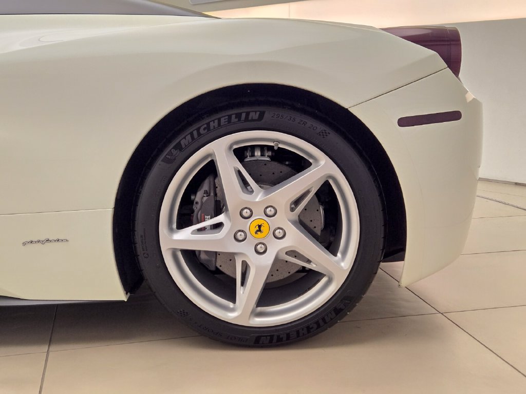 Used 2013 Ferrari 458 Spider RWD image 16