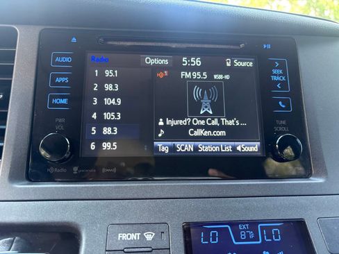 Used 2016 Toyota Sienna XLE FWD image 27