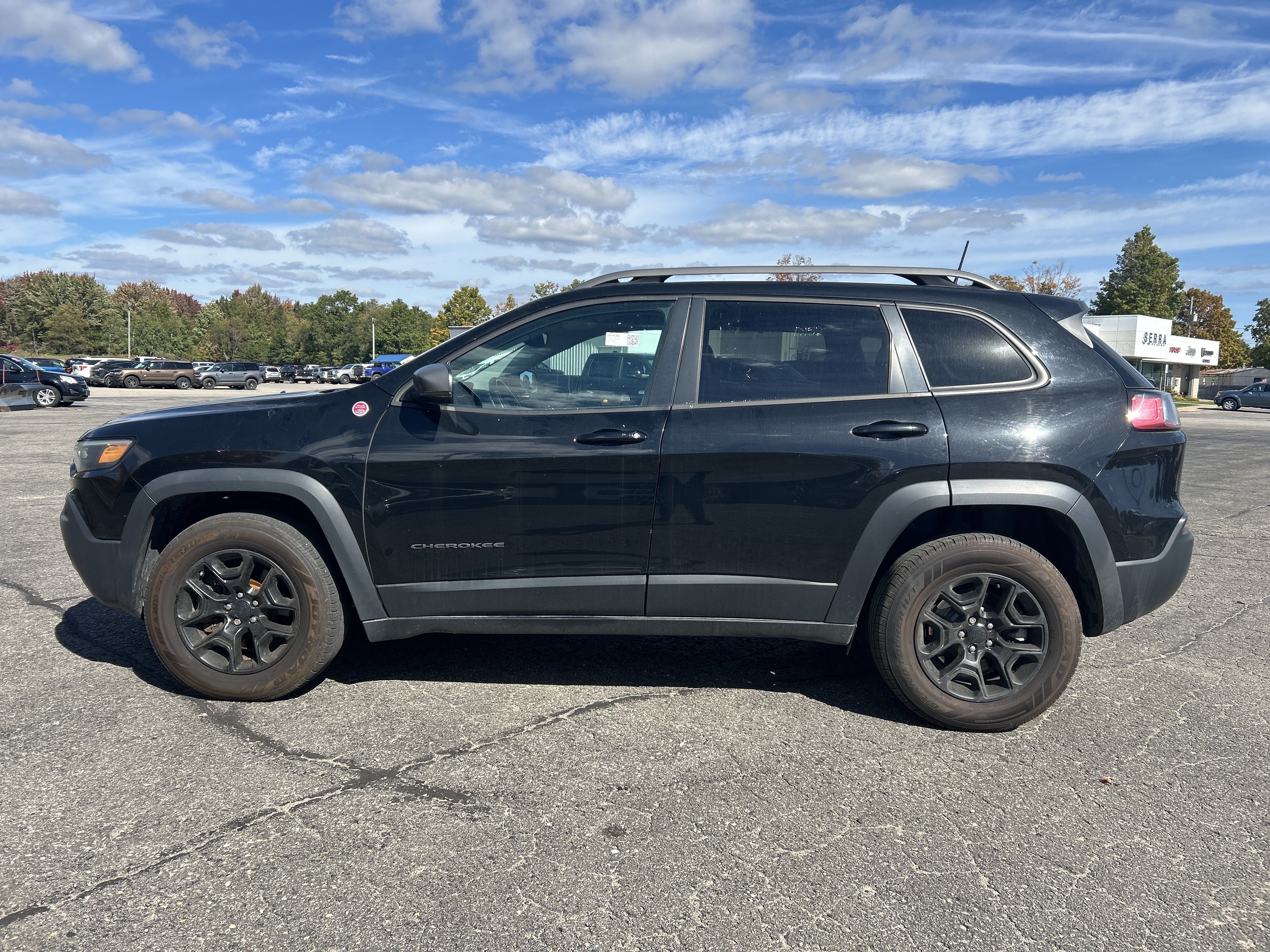 Used 2019 Jeep Cherokee Trailhawk AWD/4WD image 7