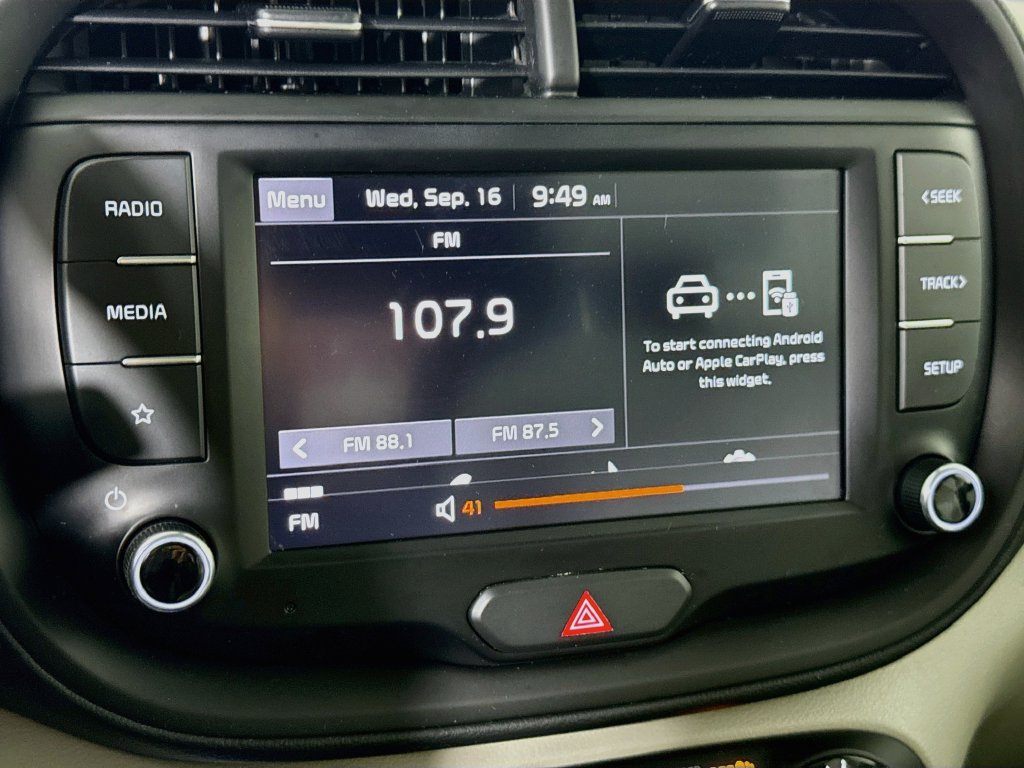 Used 2023 Kia Soul LX w/ LX Technology Package FWD image 7