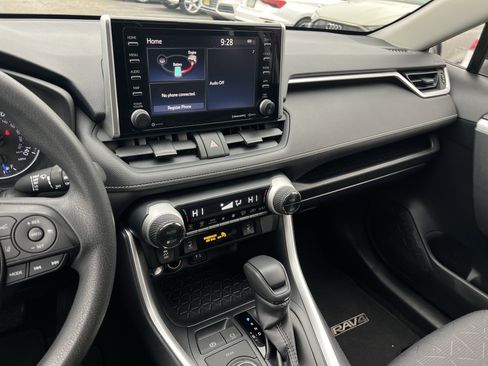 Used 2019 Toyota RAV4 XLE image 18