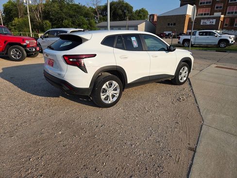 Used 2025 Chevrolet Trax LS FWD image 18