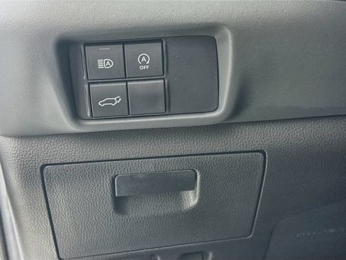 Used 2023 Toyota Highlander LE AWD/4WD image 11