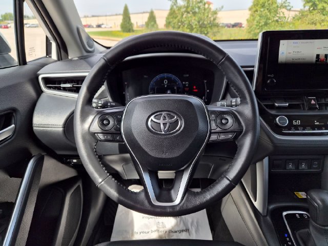 Used 2023 Toyota Corolla Cross XLE w/ Convenience Package AWD/4WD image 20