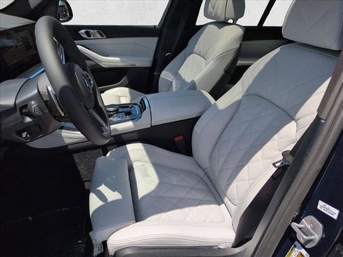 New 2026 BMW X5 xDrive50e w/ M Sport Package AWD/4WD image 4