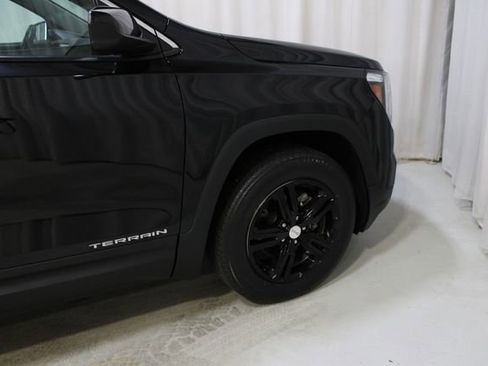 Used 2022 GMC Terrain SLE image 32