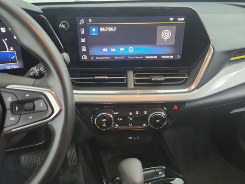 Used 2024 Chevrolet Trax LT w/ Driver Confidence Package FWD image 18