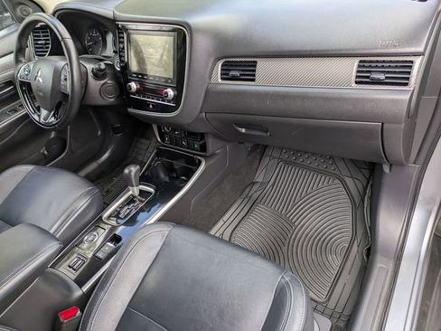 Used 2020 Mitsubishi Outlander ES AWD/4WD image 29