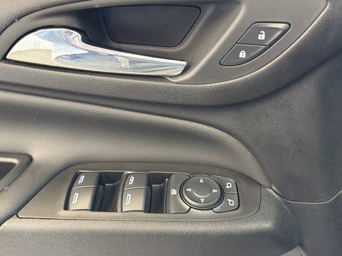 Used 2022 Chevrolet Equinox LT image 18