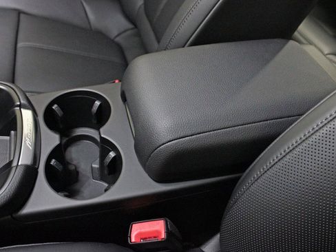 Used 2025 Porsche Macan image 31