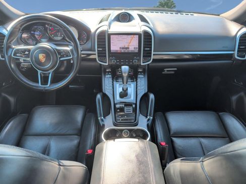 Used 2018 Porsche Cayenne AWD/4WD image 25