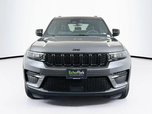 Used 2023 Jeep Grand Cherokee Altitude AWD/4WD image 2