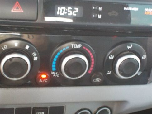 Used 2014 Toyota Tacoma PreRunner image 22