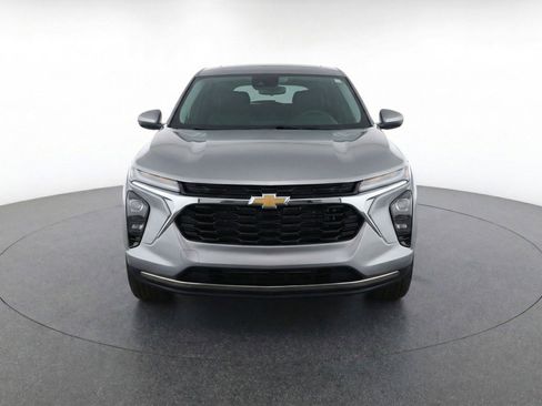 Used 2025 Chevrolet TrailBlazer LT image 2