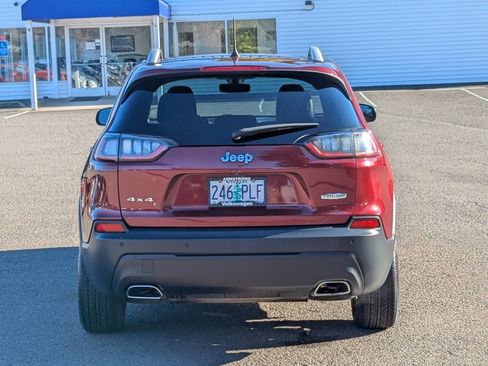 Used 2019 Jeep Cherokee Latitude Plus w/ Comfort/Convenience Group image 4