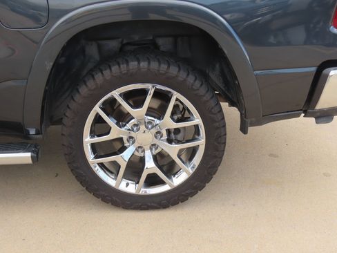 Used 2020 RAM 1500 Laramie AWD/4WD image 17