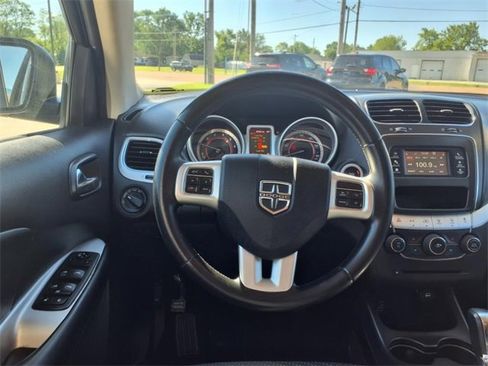 Used 2020 Dodge Journey SE w/ SE Popular Equipment Group image 4
