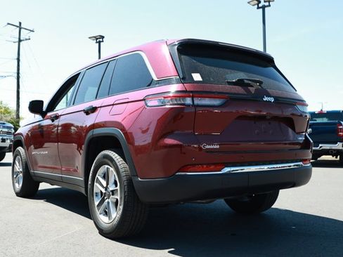 Used 2024 Jeep Grand Cherokee Laredo X w/ Trailer Tow Package image 8