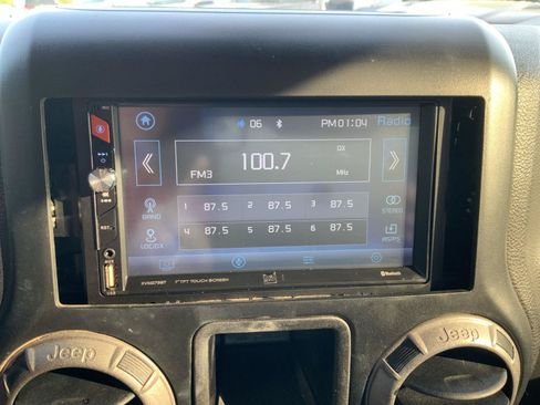Used 2015 Jeep Wrangler Unlimited Sport w/ Connectivity Group AWD/4WD image 28