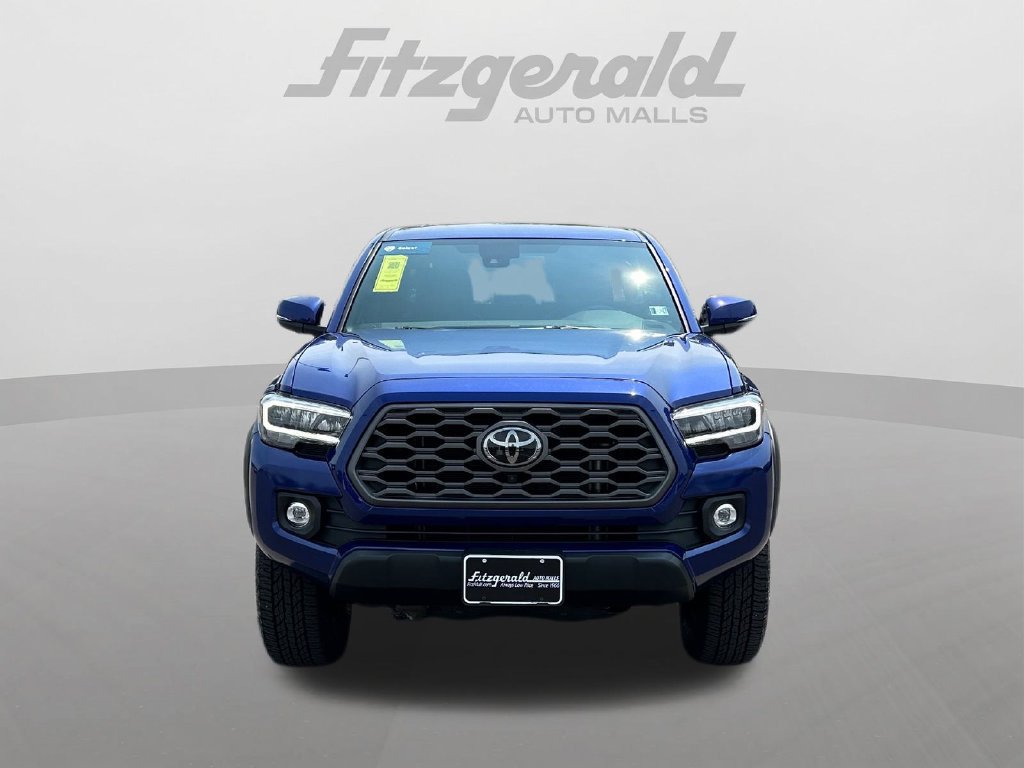 Used 2022 Toyota Tacoma TRD Off-Road w/ TRD Premium Off Road Package AWD/4WD image 2