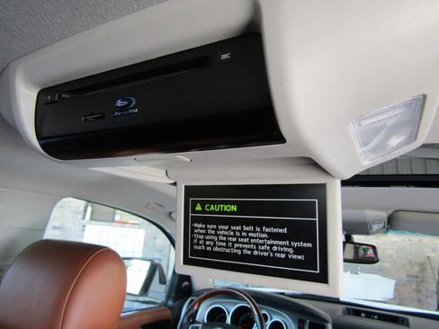 Used 2017 Toyota Sequoia Platinum RWD image 16
