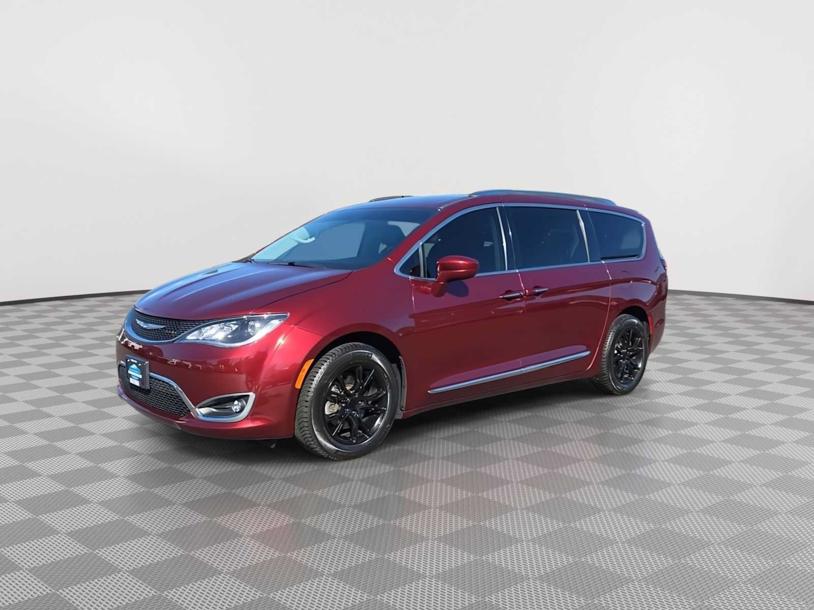 Used 2020 Chrysler Pacifica Touring-L w/ Tire & Wheel Group FWD image 4