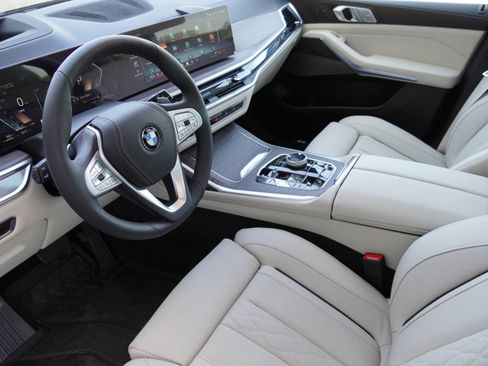 Used 2026 BMW X7 xDrive40i w/ Executive Package image 9