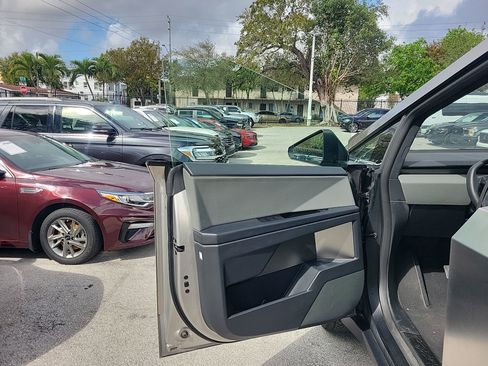 Used 2025 Tesla Cybertruck AWD Crew Cab image 23