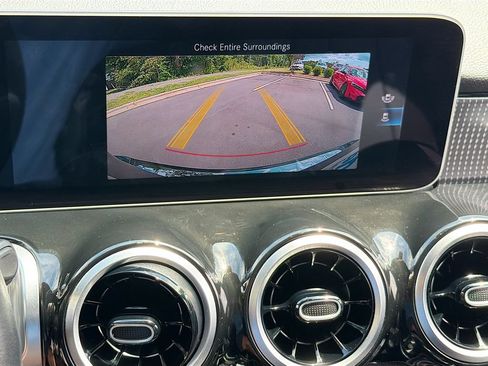 Used 2021 Mercedes-Benz GLB 250 4MATIC image 15