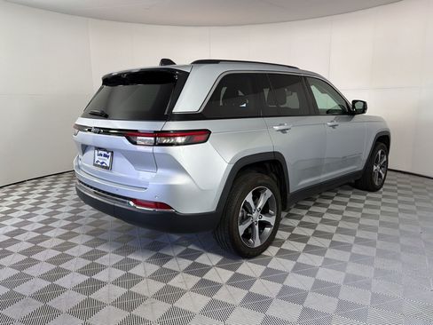 Used 2023 Jeep Grand Cherokee 4WD 4xe w/ Luxury Tech Group II image 9