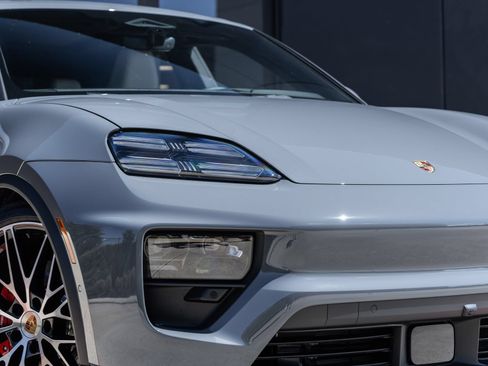 New 2025 Porsche Macan 4S Electric AWD/4WD image 20