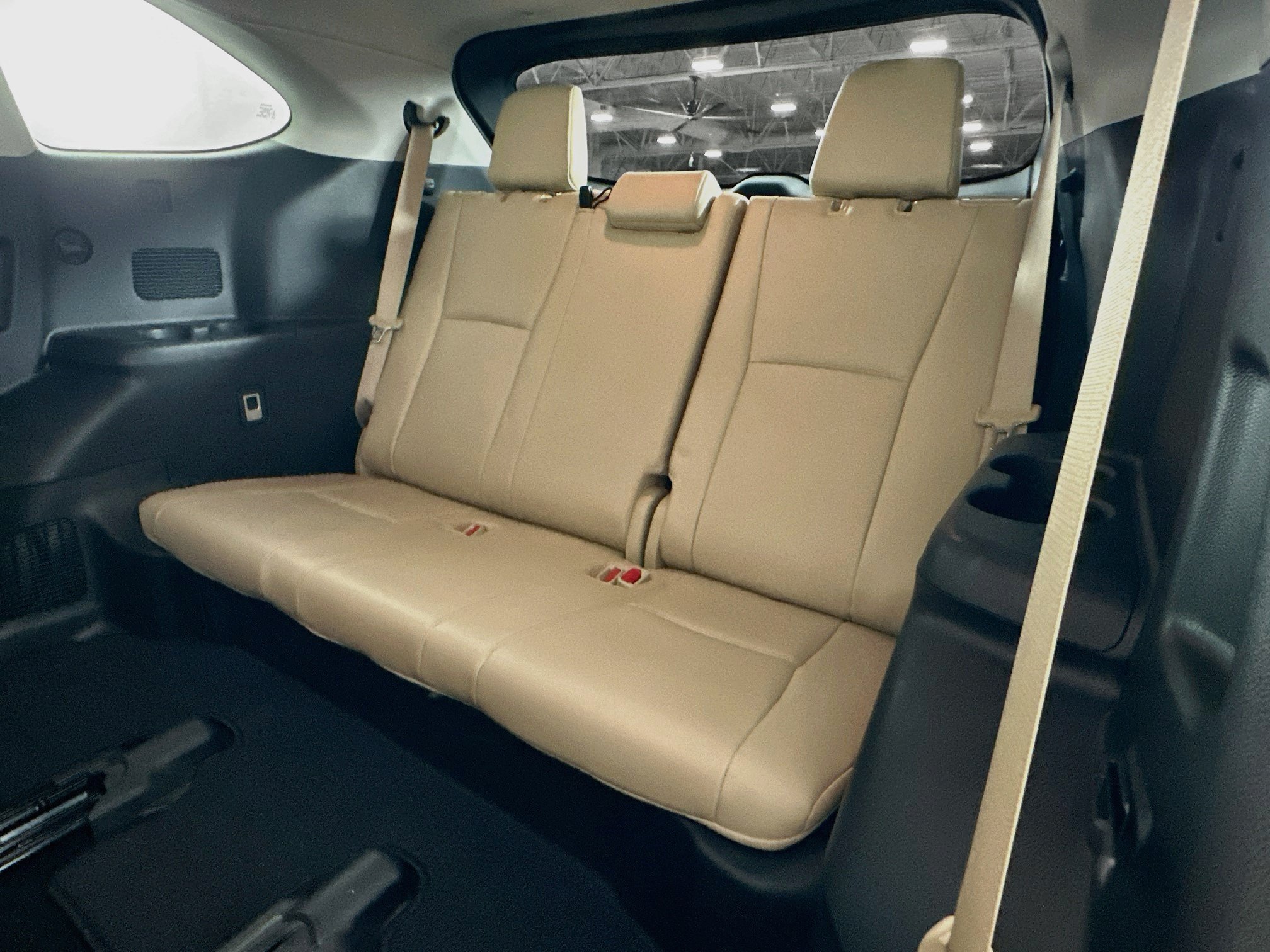 Used 2021 Toyota Highlander XLE AWD/4WD image 29